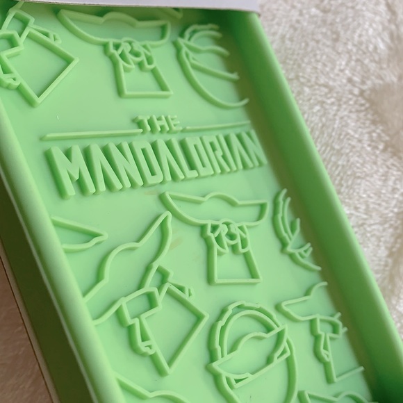 3/$30 NWT Star Wars Mandalorian Silicone Kitchen Sponge Holder - Picture 3 of 6